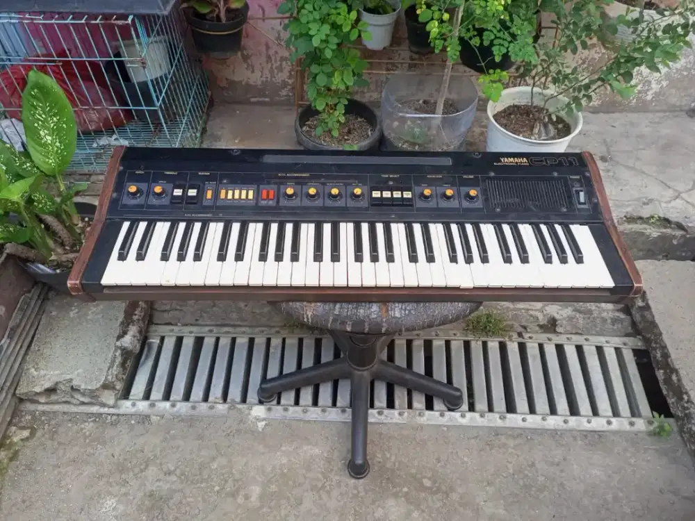 Orgen/piano Yamaha jadul