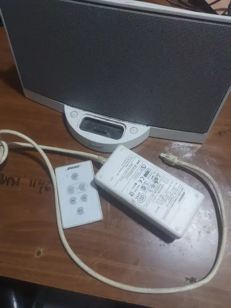 BOSE SoundDock + adaptor + remot