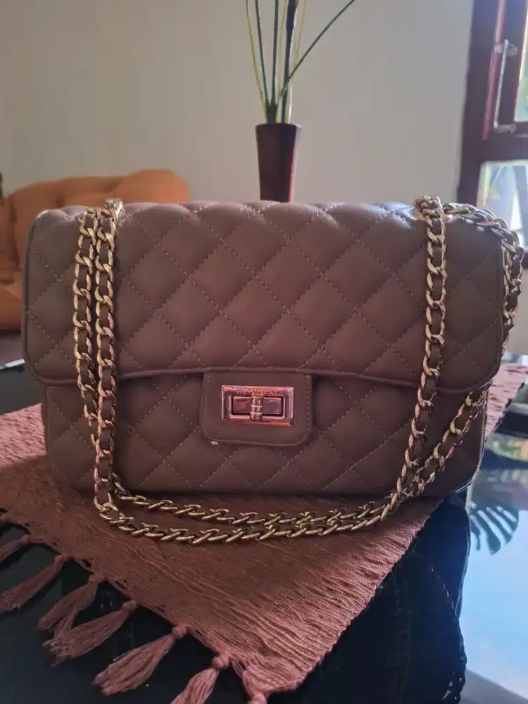 BOSTON CLASSIC BAG BY HEYLOCAL.ID BEIGE