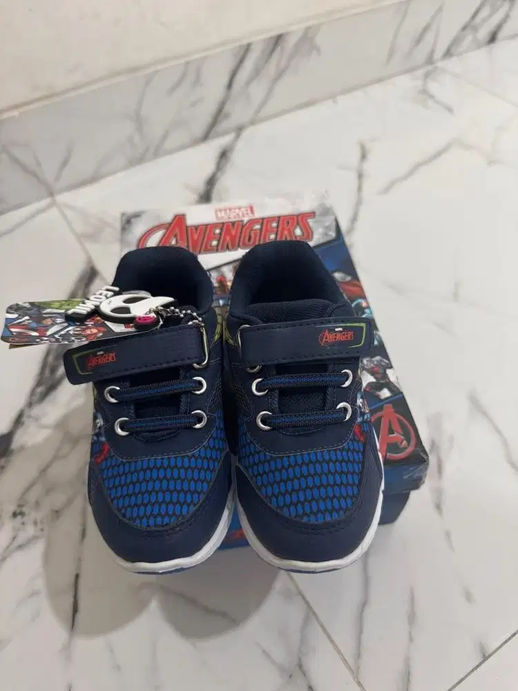 Sepatu baby nyala
