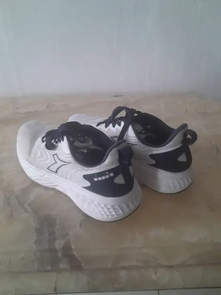 Sepatu Pria Merk DIADORA