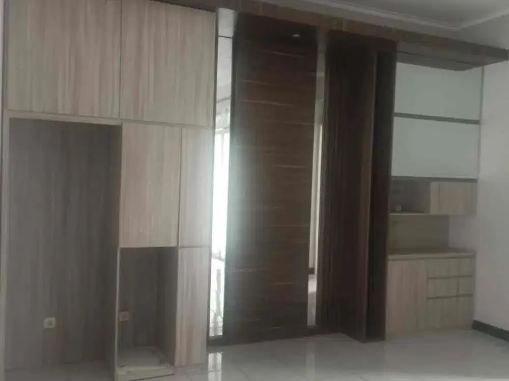 Disewakan rumah di Taman Kopo Indah 5 Sommerville Semi Furnish