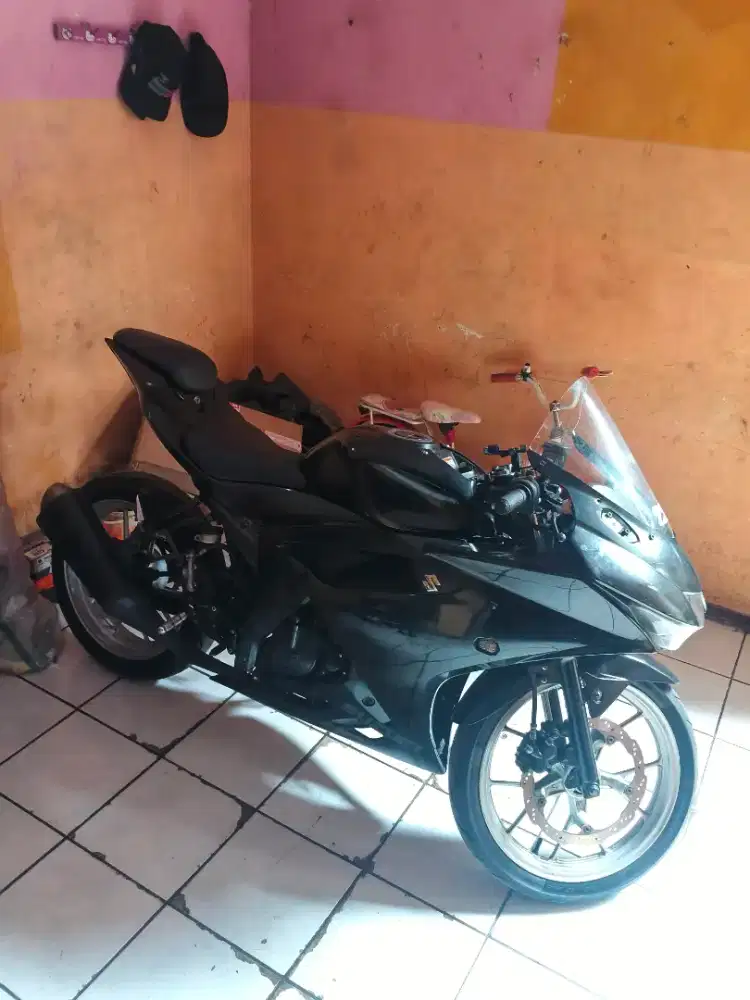 gsx r 150 hitam glossy 2017
