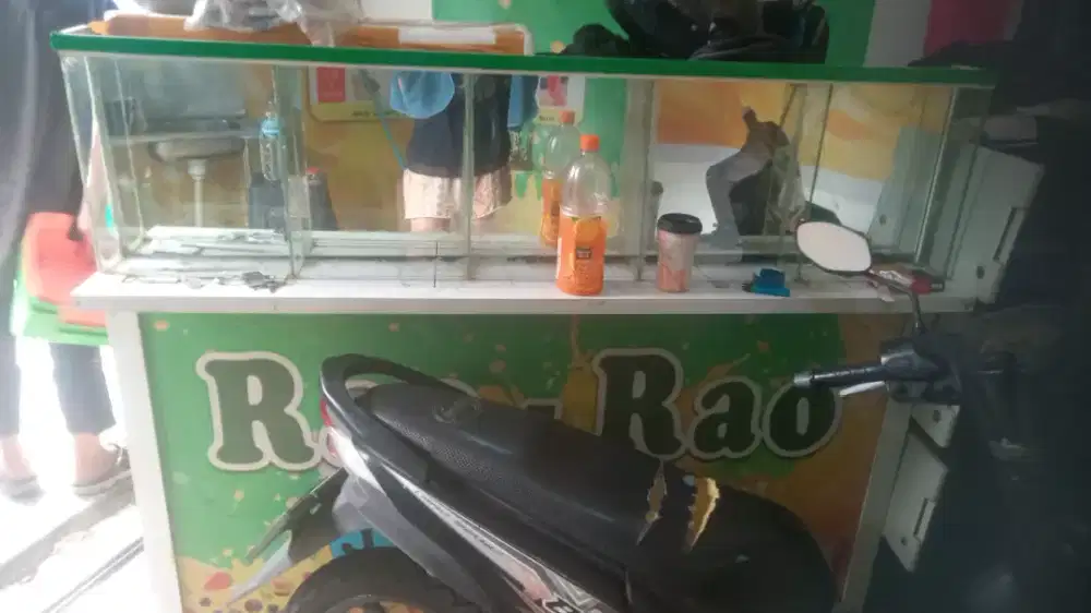 Etalase untuk buah jus Alumunium ada 2