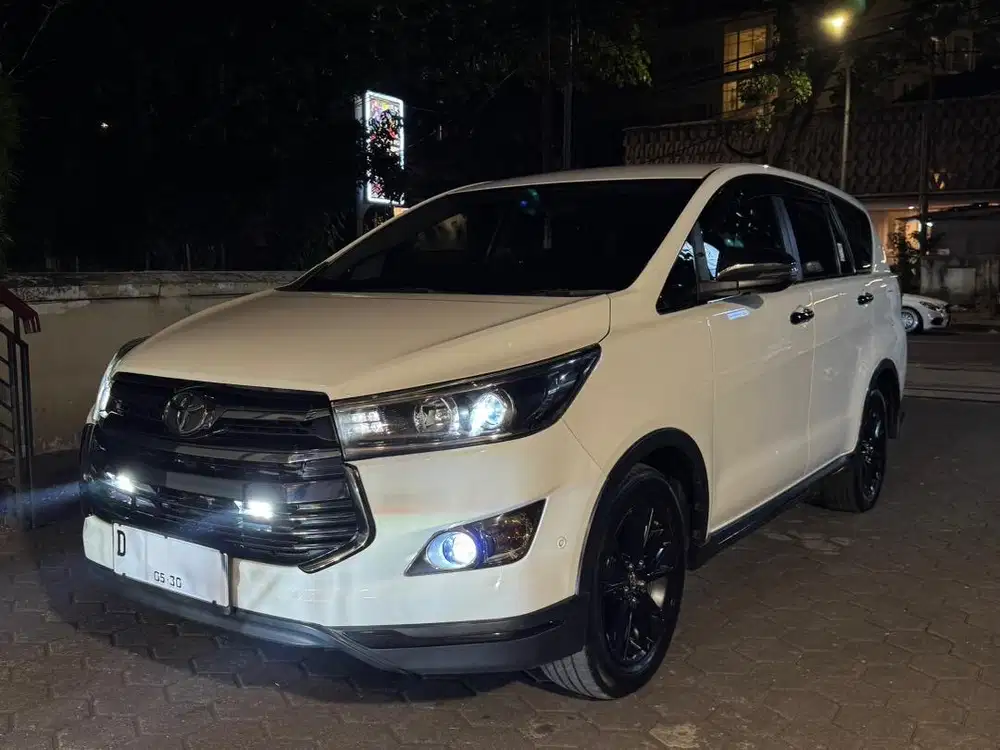 Innova Venturer Diesel AT [CASH] 2017