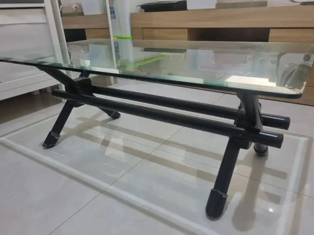 Meja kaca Cellini