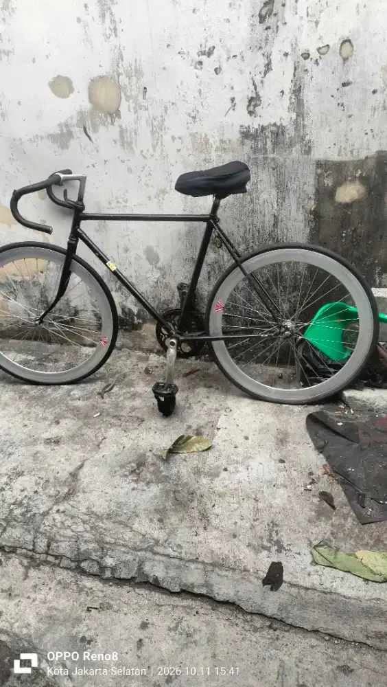 Sdh bosan pakai di jual aja sepeda fiksi