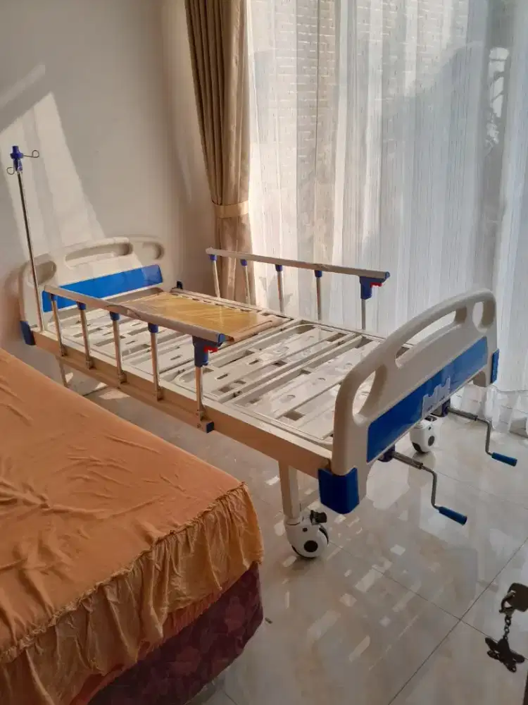 Kasur pasien gitu lengkap bahan kuat