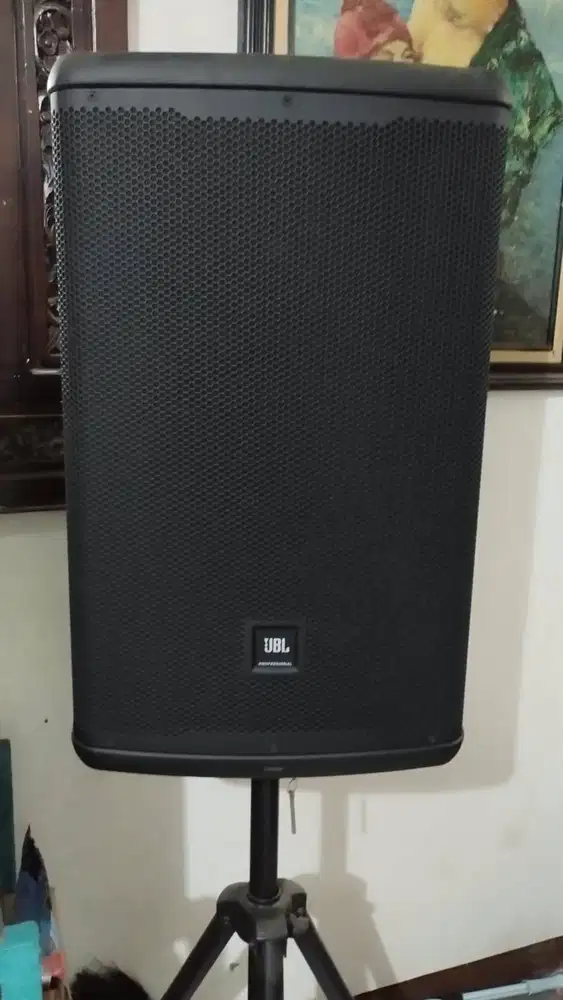 Speaker JBL EON 715 (Seri EON700, 15-inch Active PA Loudspeaker 1300W