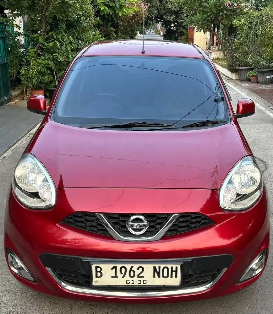 LOW KM Mobil Nissan March 1.5 AT KEYLESS 2014 Type Tertinggi Pribadi