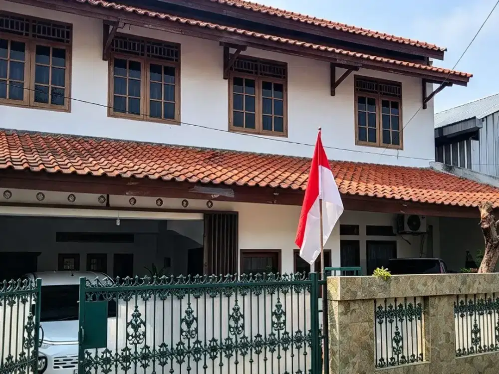 DIJUAL RUMAH EKSKLUSIF 2 LANTAI 6 KAMAR TIDUR LUAS 173 M² DI CURUG PONDOK KELAPA JAKARTA TIMUR