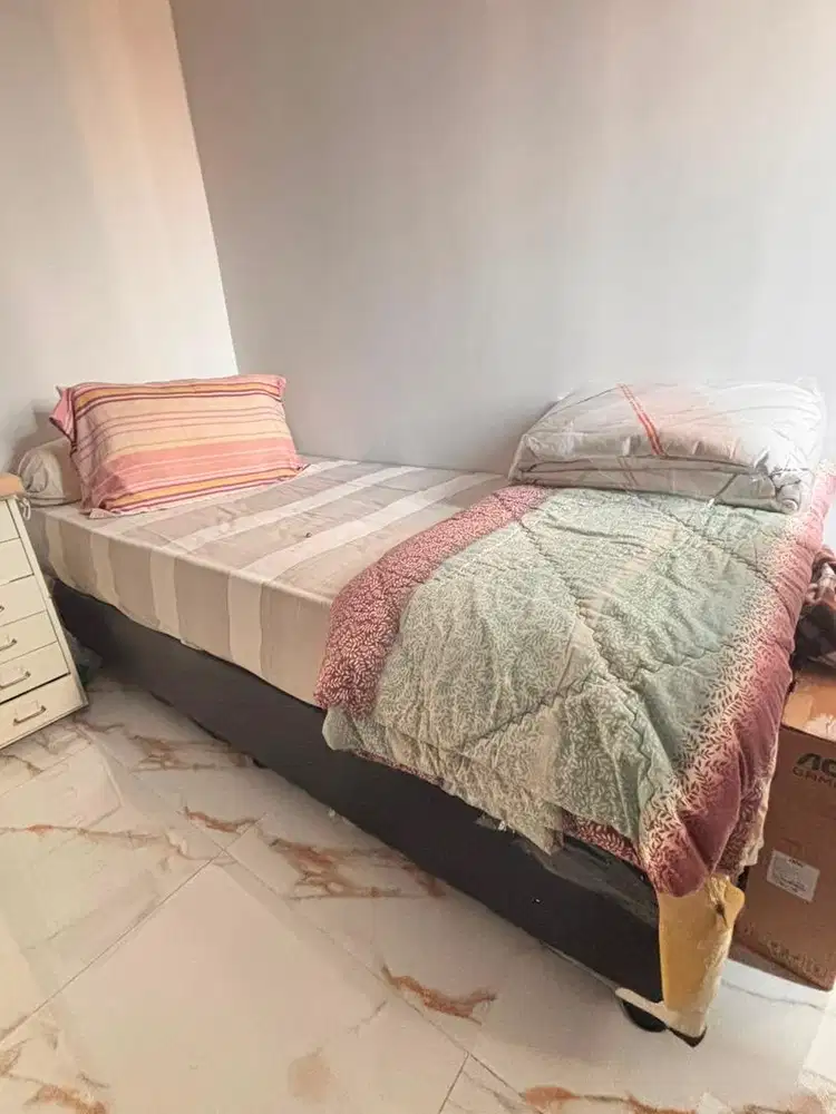 Tempat tidur / Single Bed