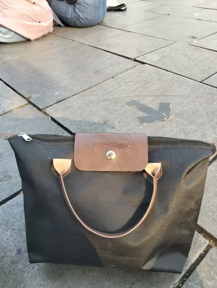 Tas wanita merek Wonderland