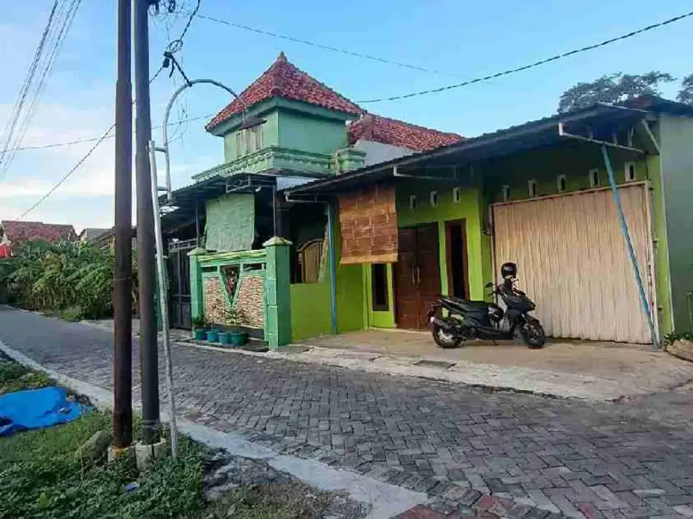 Rumah Second Plus Kios Depan Rumah Lokasi Hook Harga Murah