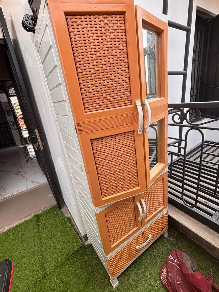 Lemari pakaian plastic
