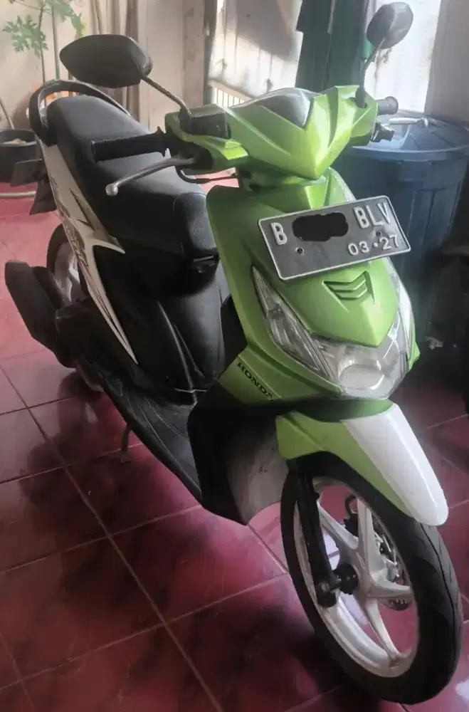 Honda Beat Karbu 110cc warna Hijau Putih tahun 2012