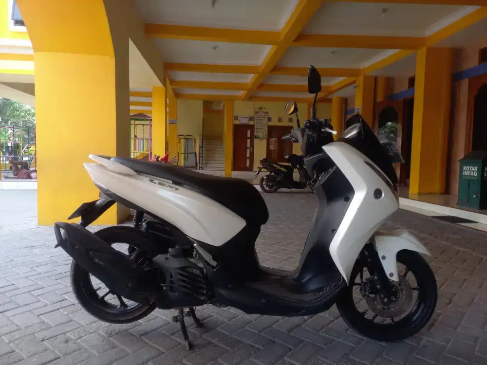 Yamaha Lexi 2019 putih mewah mulus full ori kilometer rendah