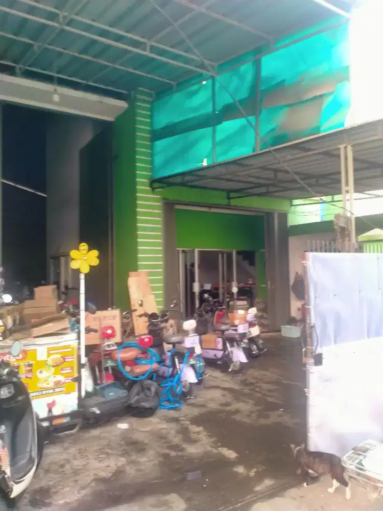 Helper / asisten koki, operator outlet / server, marketing / penjualan