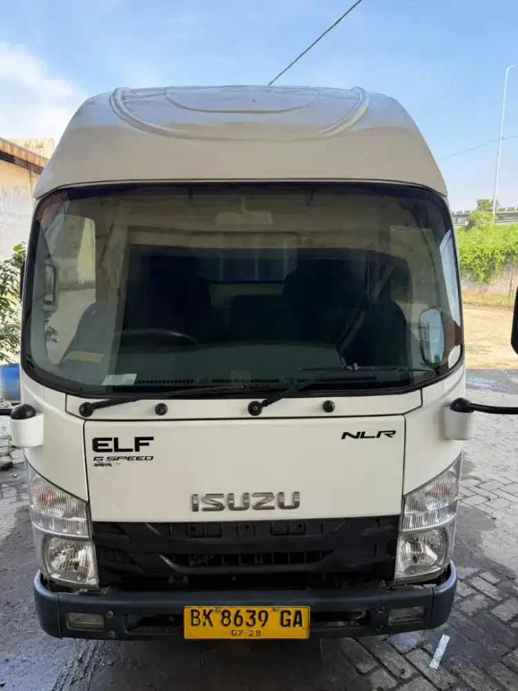 Isuzu elf nlr 85