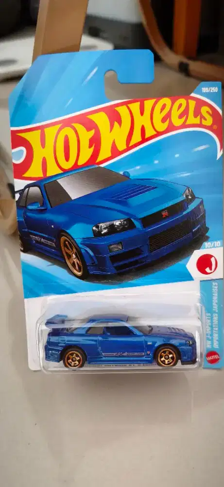 Mobil hotwheels R34
