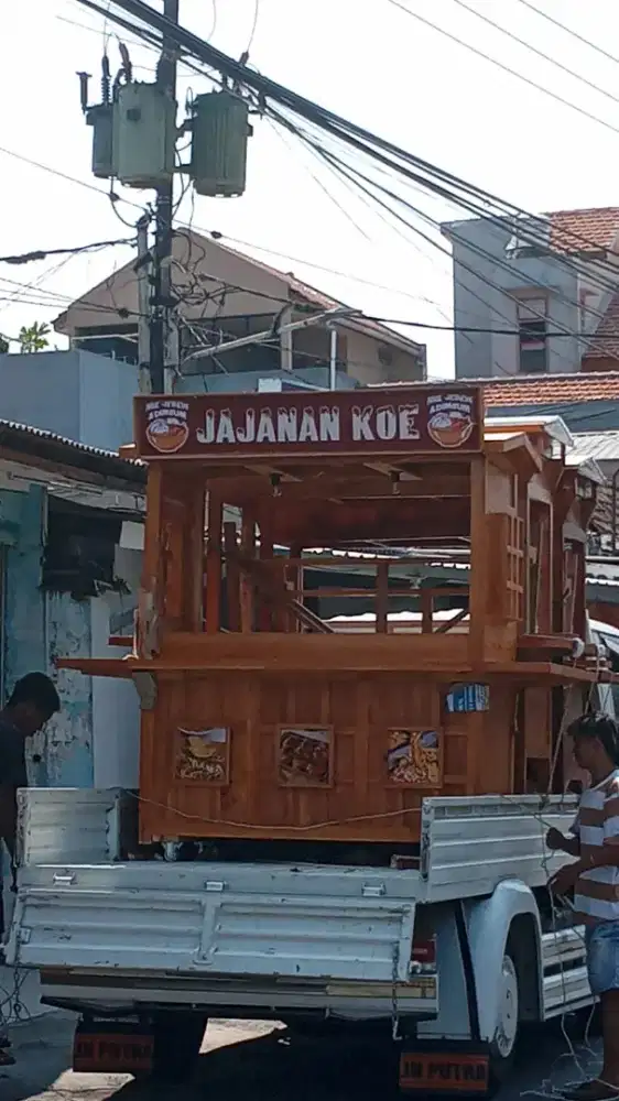 Dijual rombong kayu ,kuat kokoh . Atas bawah sudah ada lampu