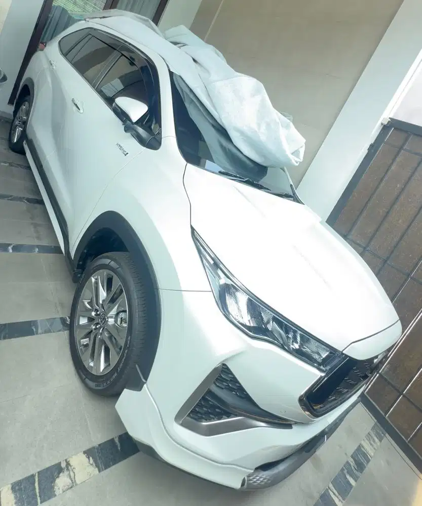 Zenix Q hybrid modellista 2025 km 992, premium color white