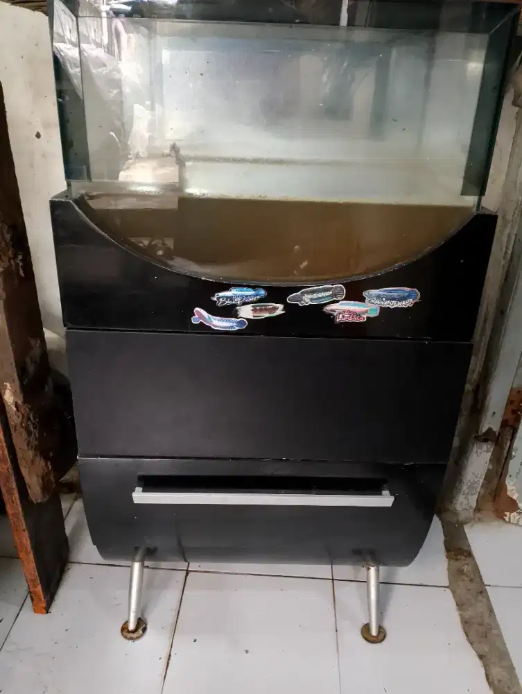 Aquarium ikan kondisi masih bagus