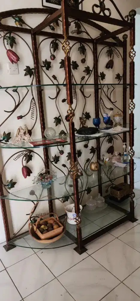 Rak kaca motif bunga