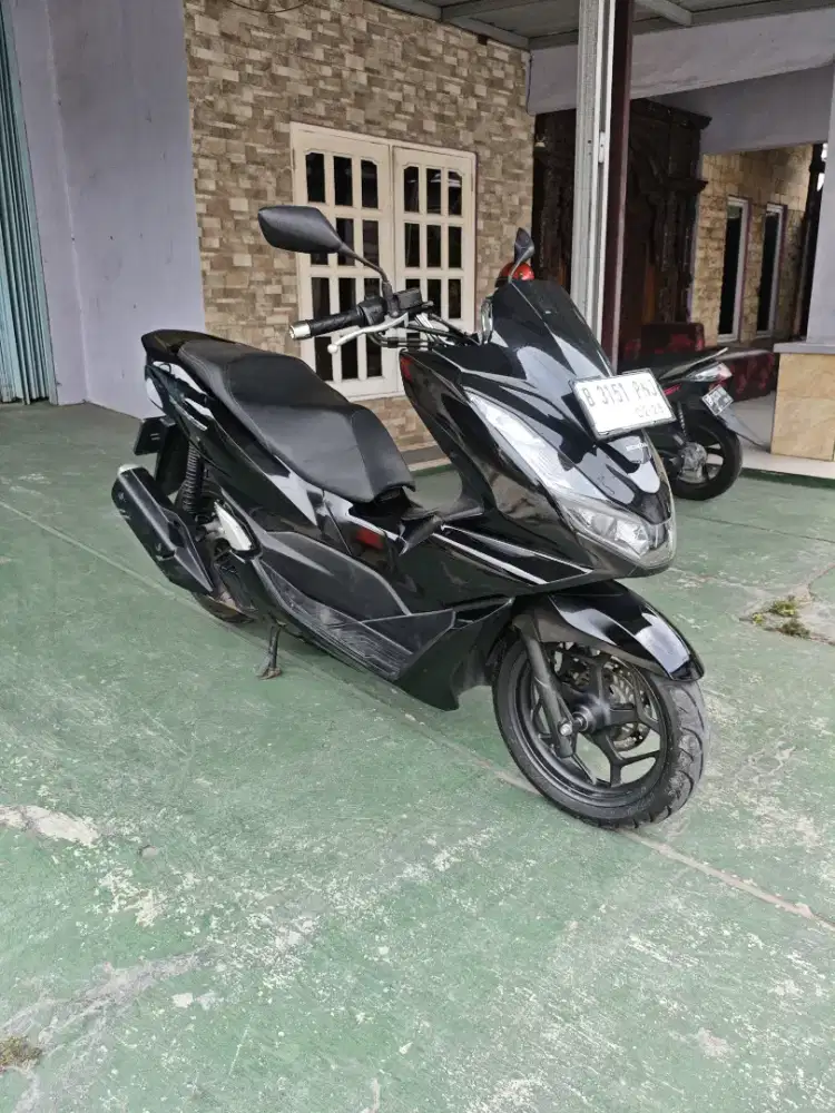 HONDA PCX 2024 HITAM