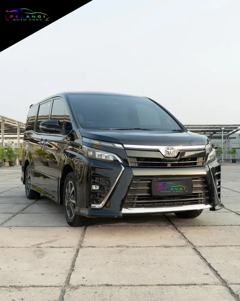 TOYOTA VOXY 2018 HITAM
