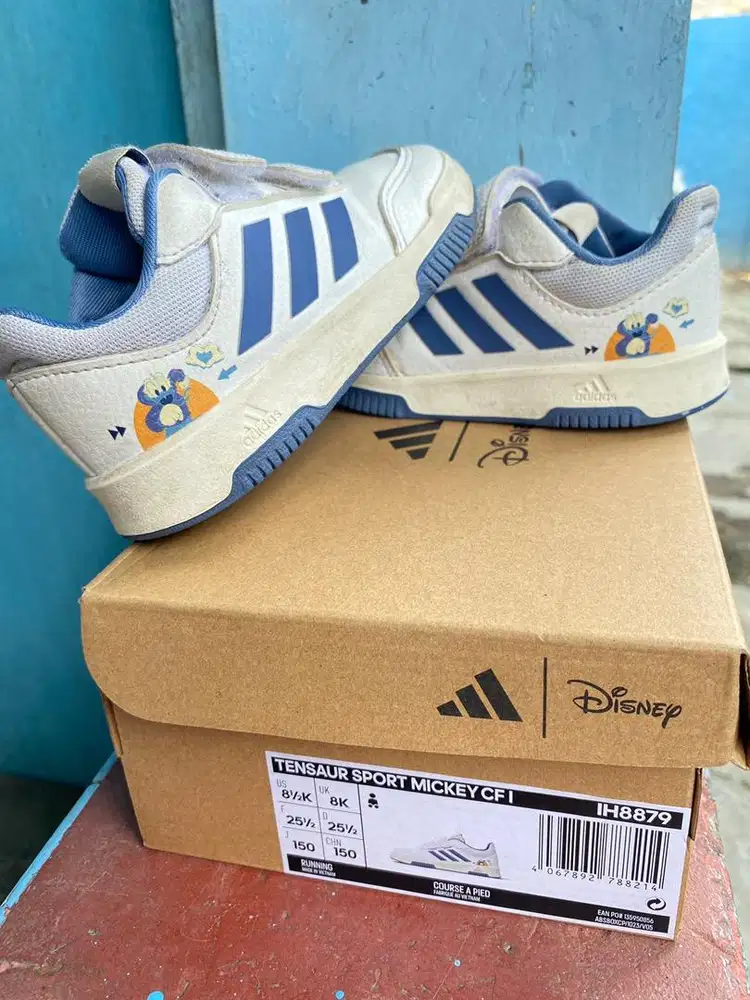 Sepatu Adidas Disney