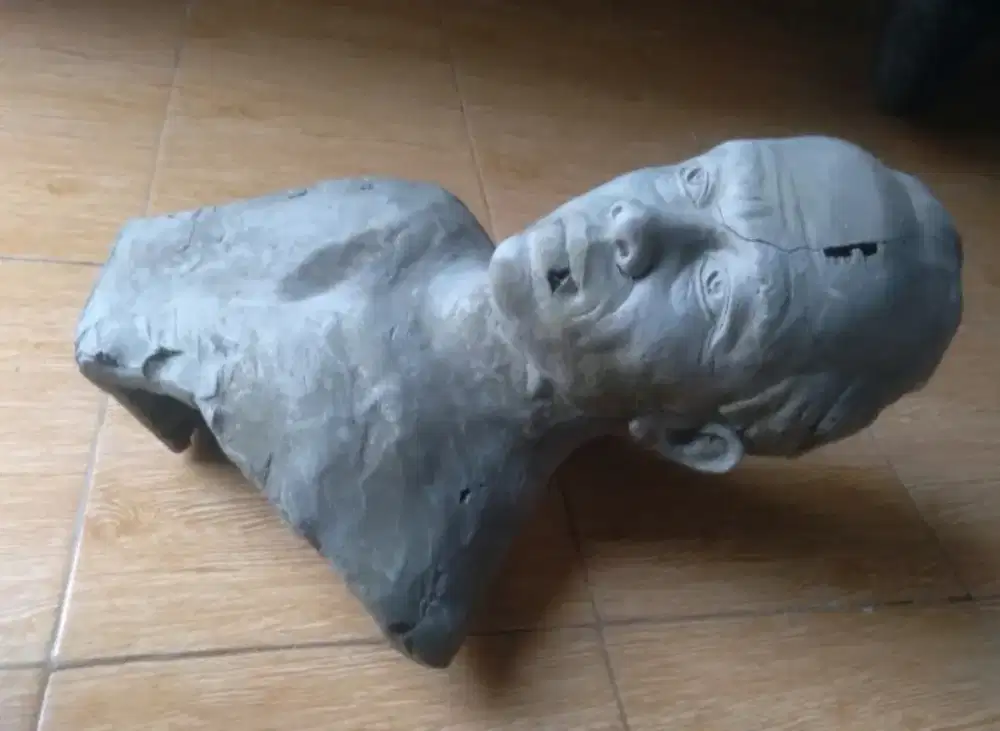 Patung figur manusia.bahan fiber.apa adanya