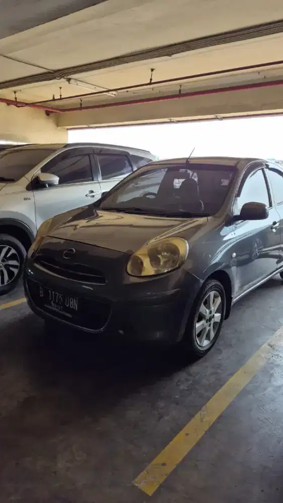 Nissan March 2012 abu2 metalik