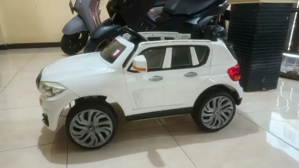 Mobil mainan anak