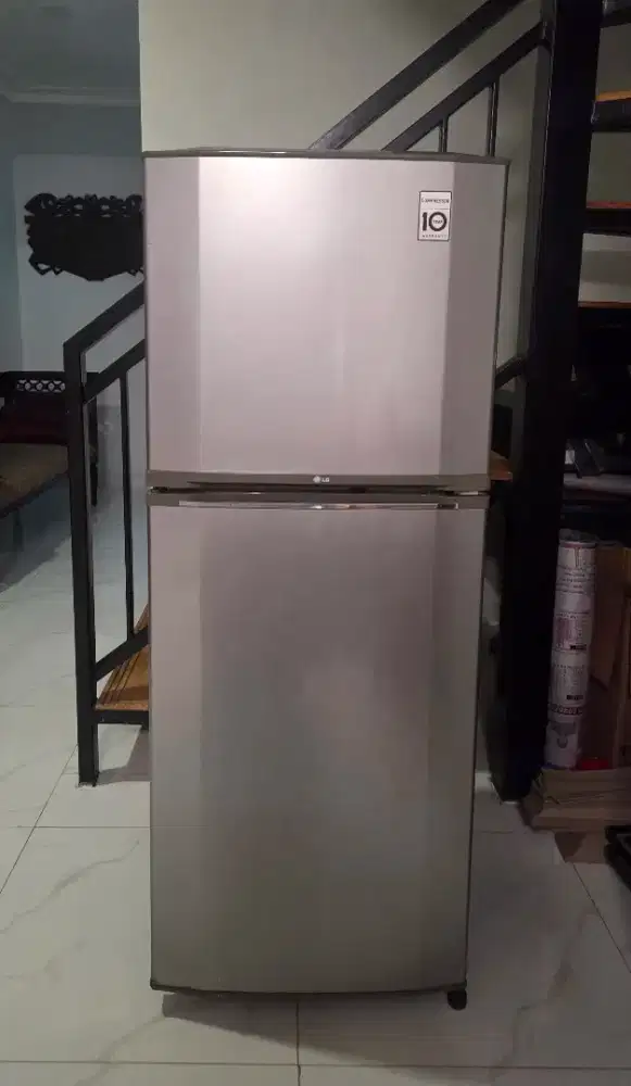 Dijual cepat aja kulkas LG inverter 2 pintu