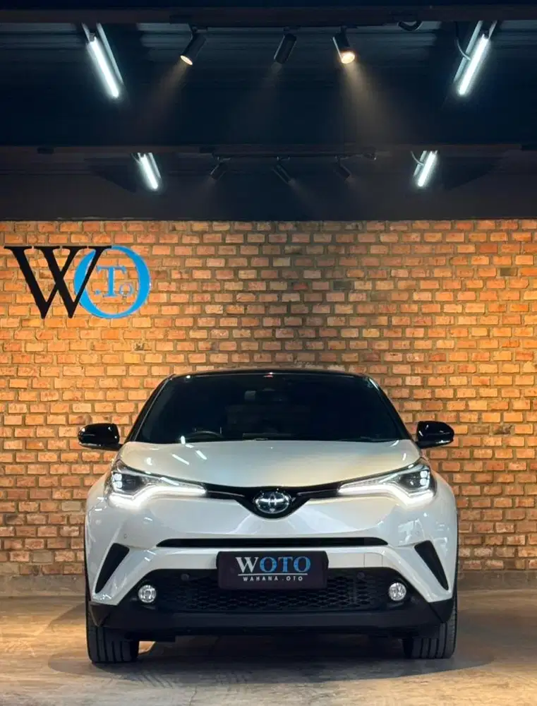 [ KM 27rb ] Toyota CHR 1.8 Hybrid CVT TSS 2023