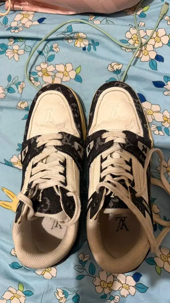 Jual sepatu lv ori minus kotak hilang