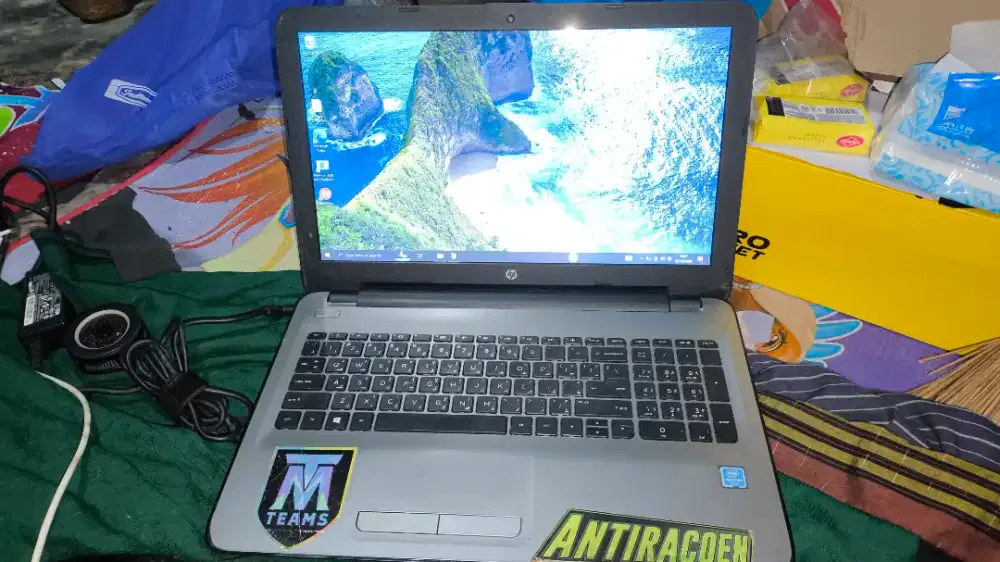 LAPTOP HP NOTEBOOK 15-ay001nx