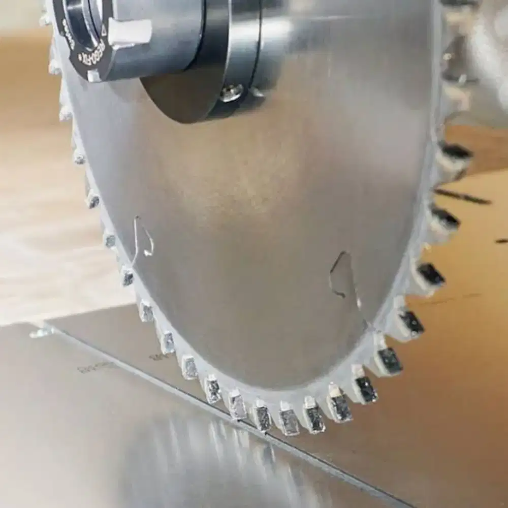 Tukang ACP, Aluminium