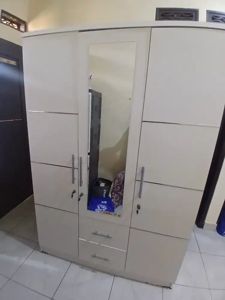 DIJUAL LEMARI PAKAIAN