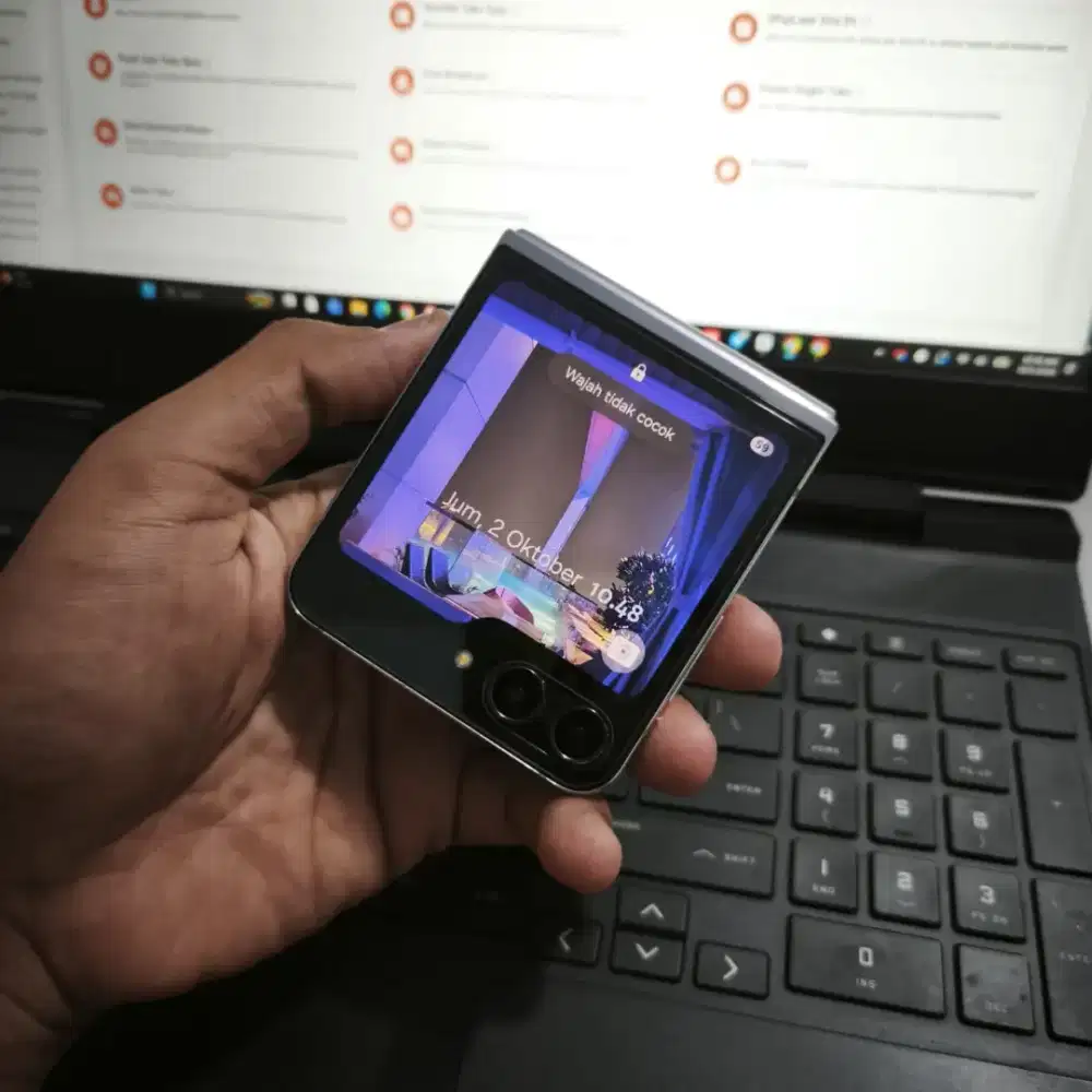 Samsung Z Flip 5 8/256 Sein