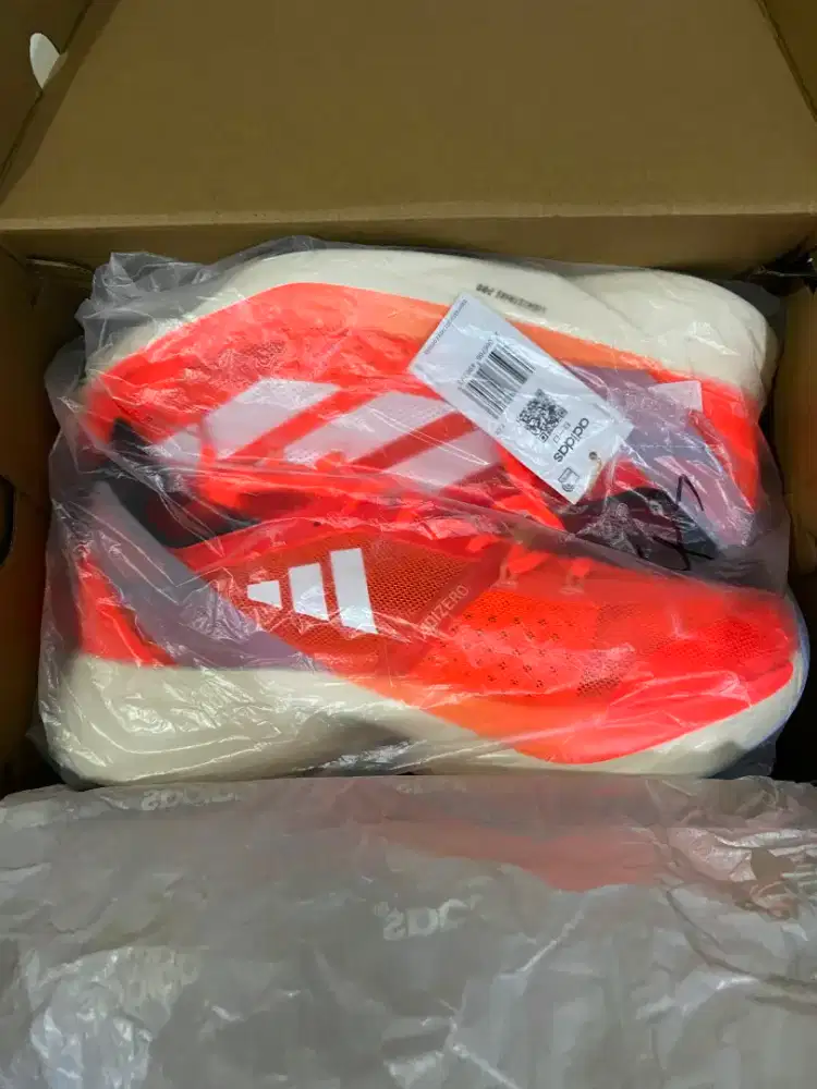 Sepatu running Adidas adizero