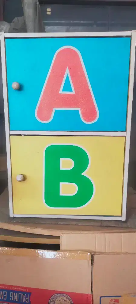 Lemari buku 2 susun