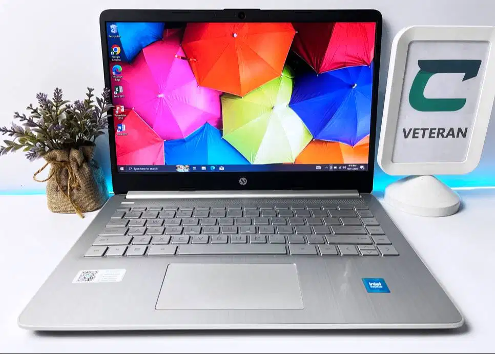 Laptop HP 14s Ram 8gb Ssd 256gb backlight mulus bekas pemakaian cewek