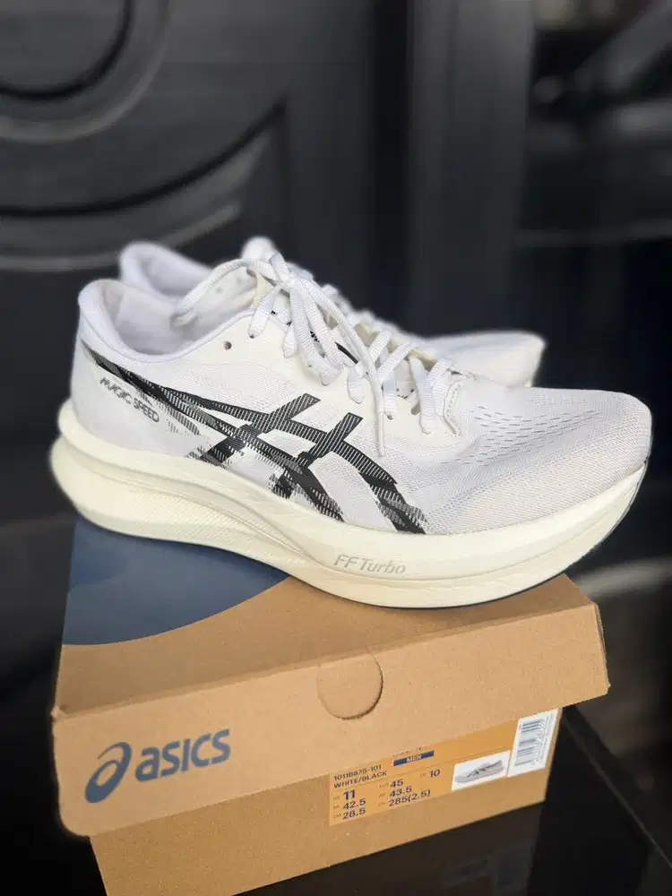 Asics Magicspeed 4 (size 45)