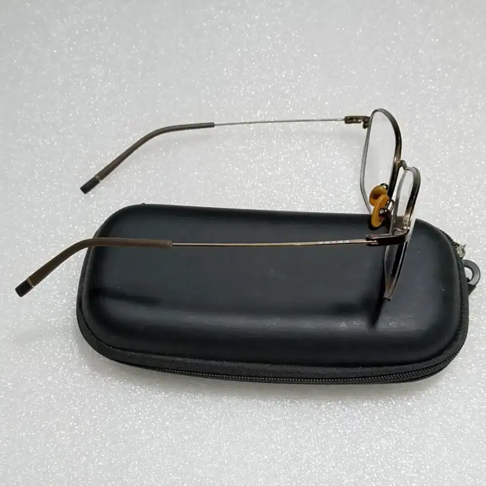 Kacamata  PRADA