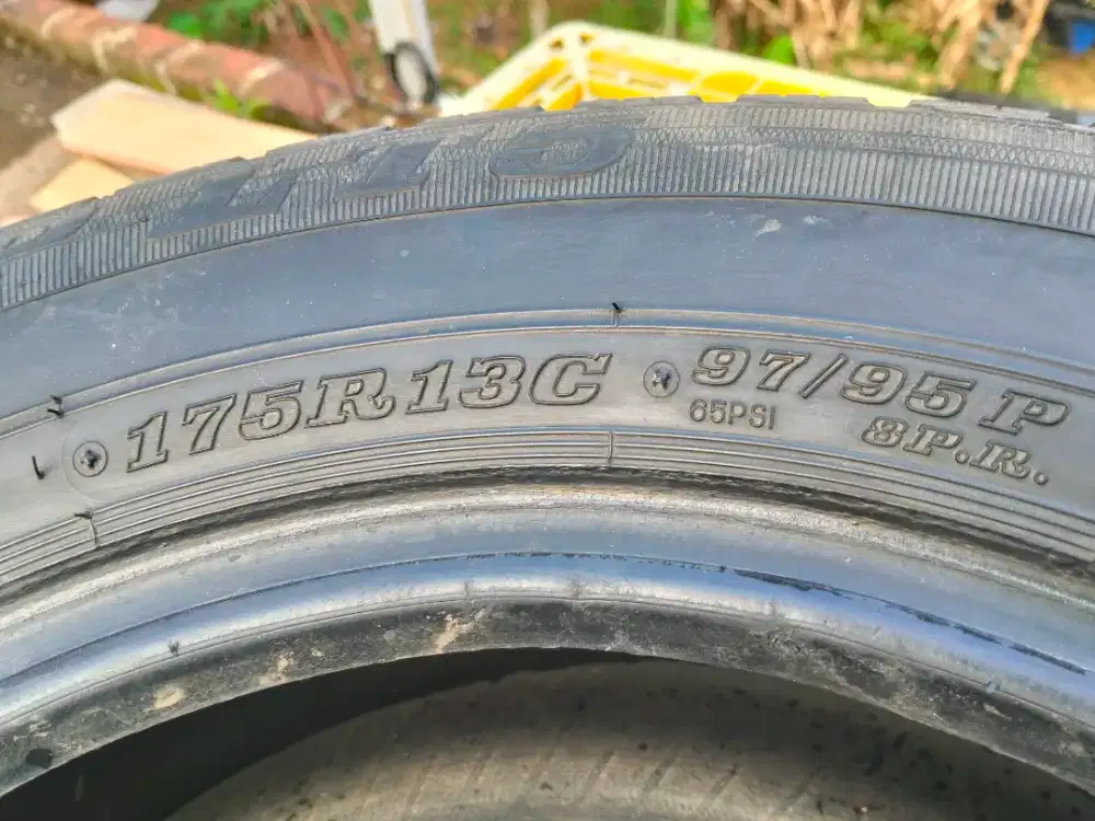 Ban Dunlop lt5 r13