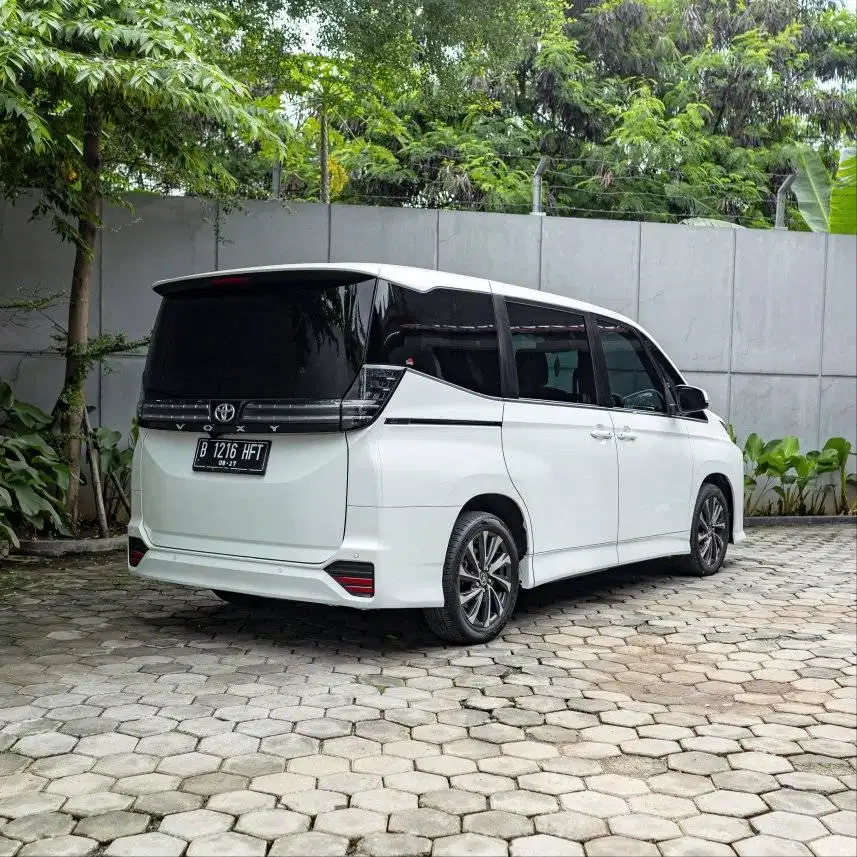 Voxy 2022 Matic / AT
