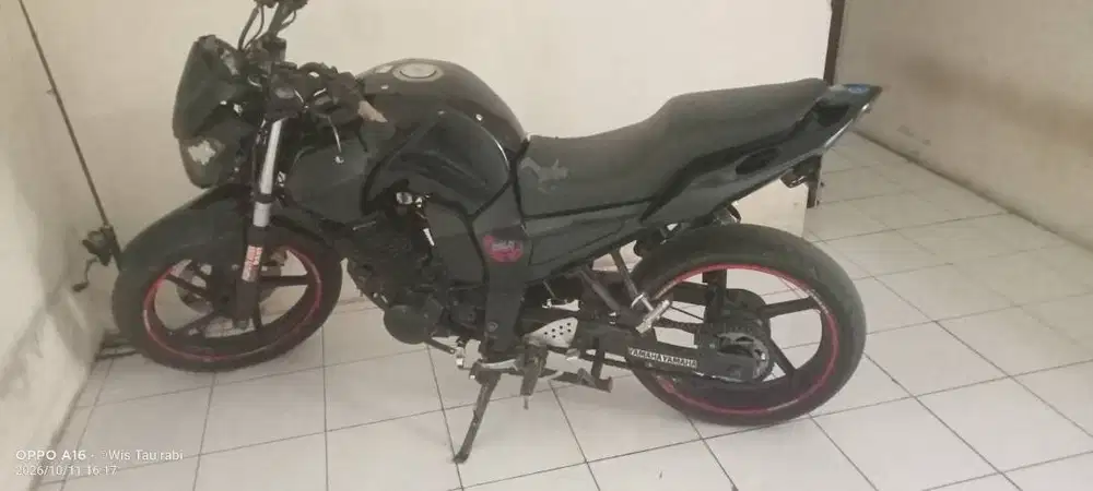 Byson 2013 warna hitam plat daerah