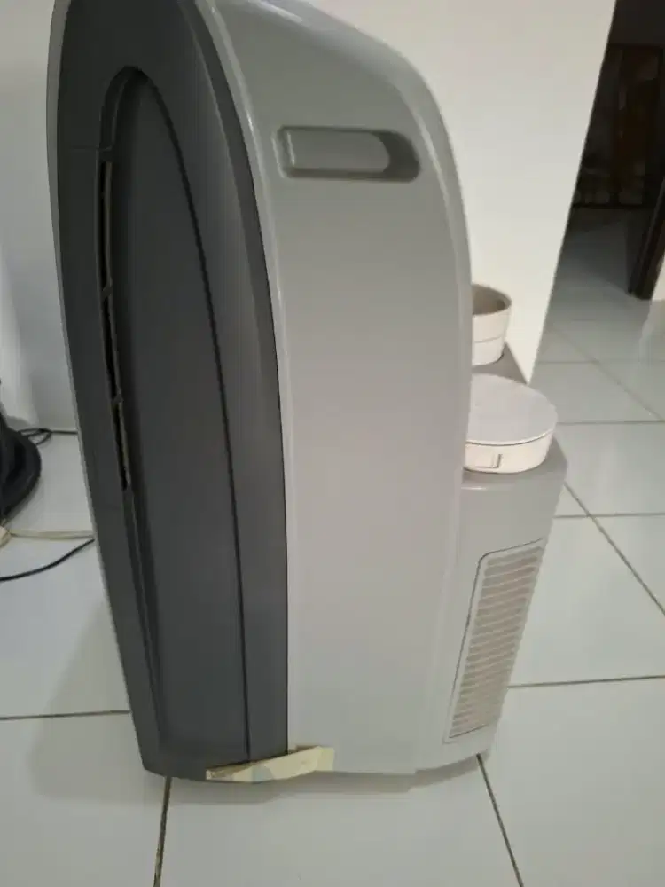 di jual AC duduk / berdiri ada 2 unit.minus nya remot dan corong nya l